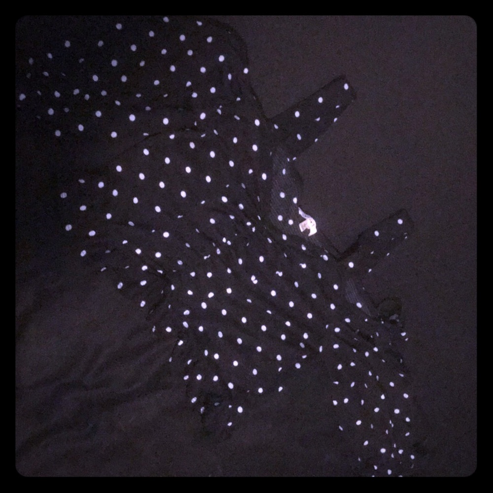 Shoulder and off shoulder cropped top .